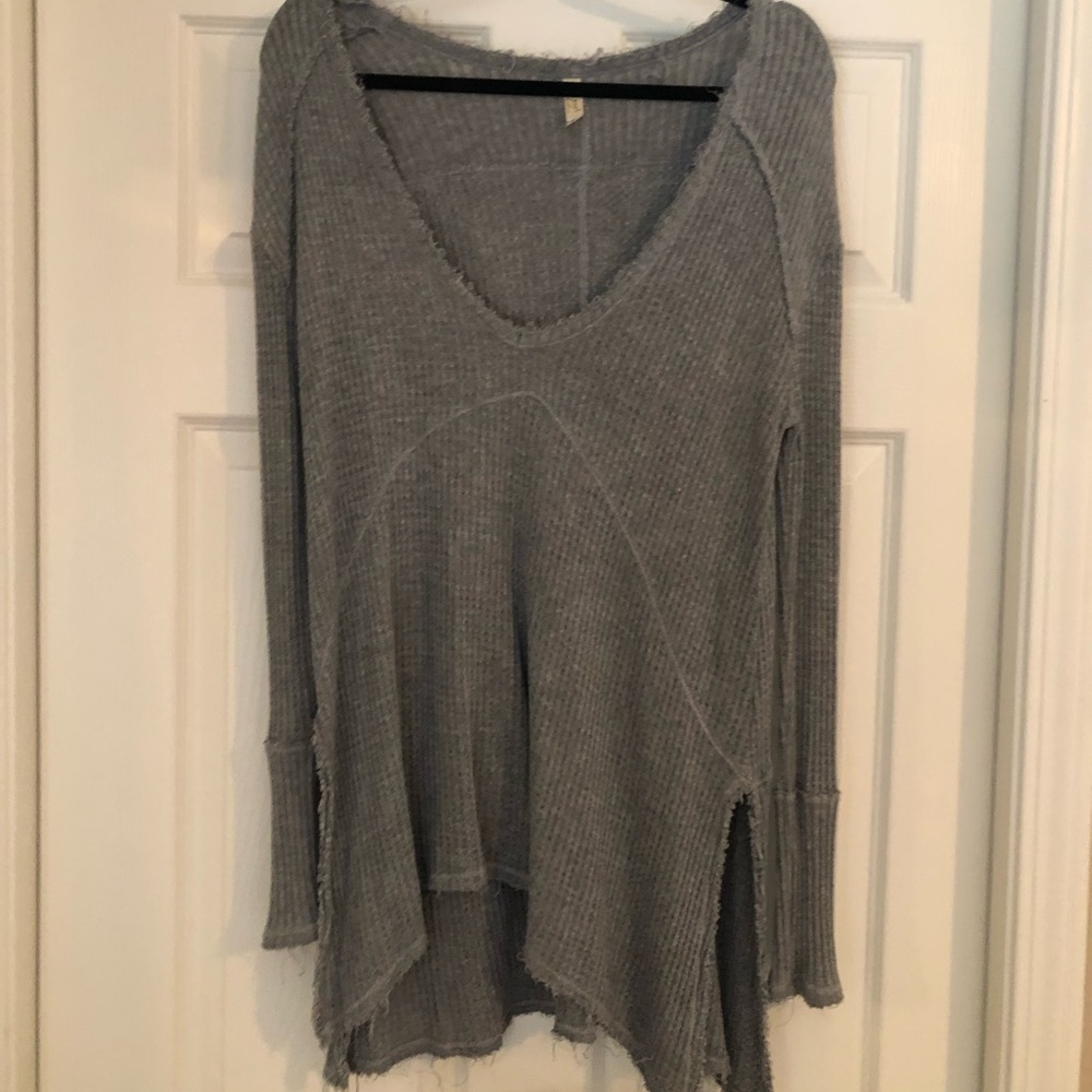 FREE PEOPLE grey waffle top.